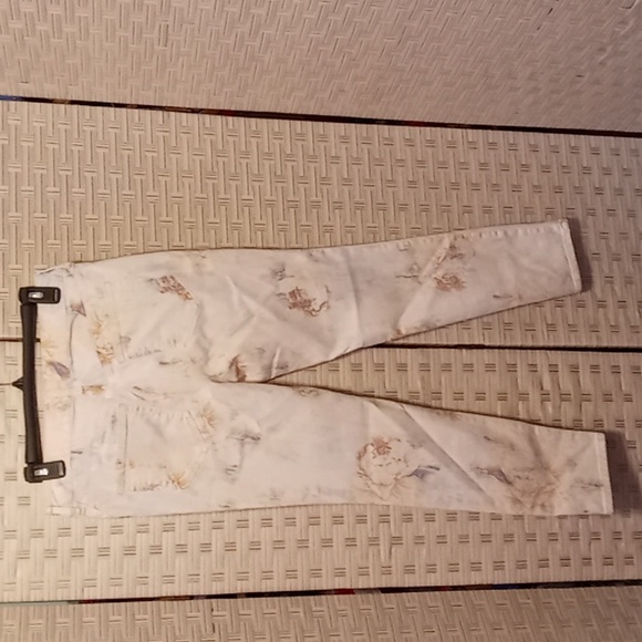 Chico's "Watercolor"the Platinum Jeggings in whitewash - Picture 3 of 8